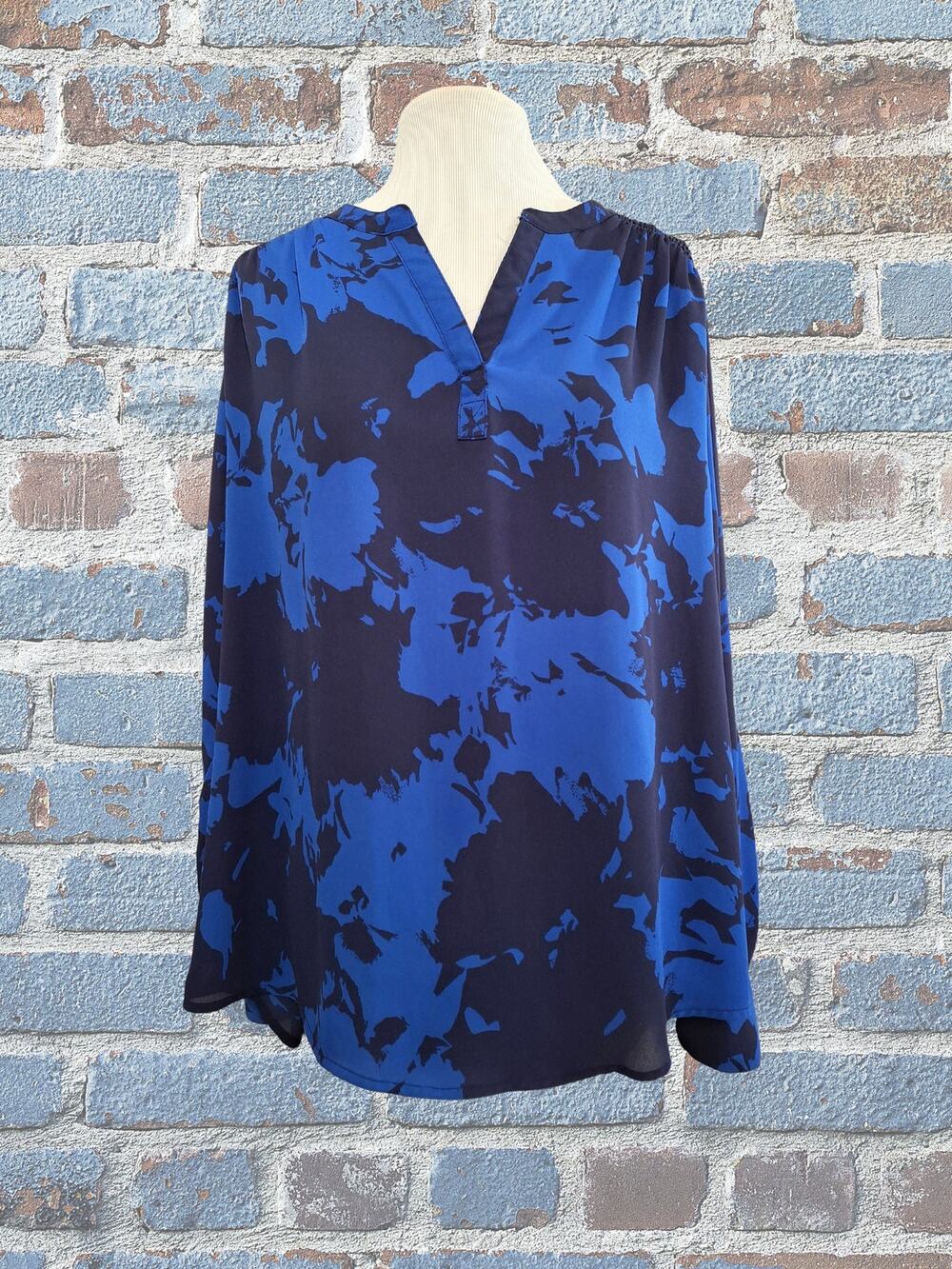 Simply Vera - Vera Wang Blue & Black Roll‑Tab Sleeve Blouse | Size Large